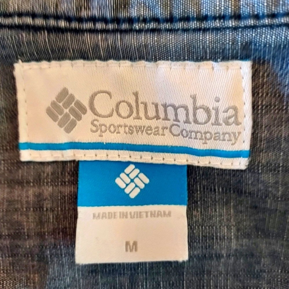 Columbia: Ladies Couple Button Front Tapered Refined Chambray Shirt. - Picture 6 of 12